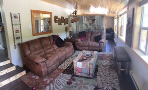 TV, peis, videospill og bordtennis