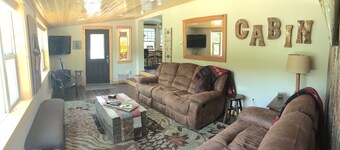 SPACIOUS CORNER LOT!  Mountain Chalet Located In Beautiful Tiger Run RV Resort.