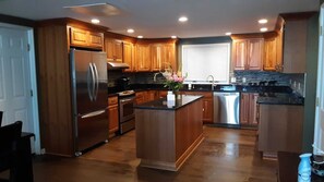 冰箱、微波炉、烤箱、炉灶