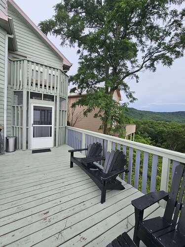 VICTORIAN CHALET MIT BLICK AUF GATLINBURG, für bis zu 7 UP.