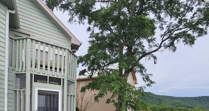 VICTORIAN CHALET MIT BLICK AUF GATLINBURG, für bis zu 7 UP.