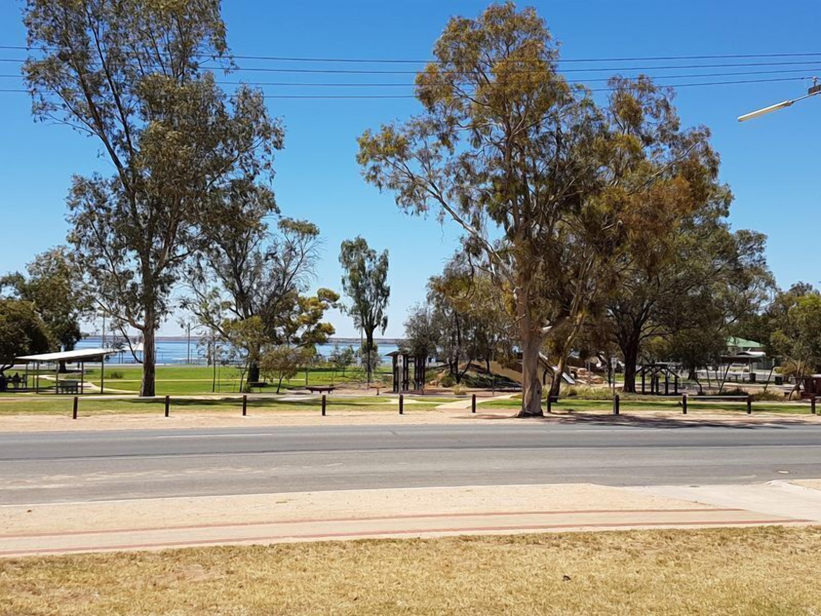 Barmera Lake Bonney-Relax Recharge and Play