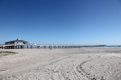 Hiljainen, iso, kirkas ja kaunis!  Täydellinen Beach House perheelle ja ystäville