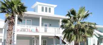 Quiet, Big, Bright and Beautiful!  Perfect Beach House for Family and Friends