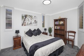 3 bedrooms, iron/ironing board, free WiFi - Riviera 203 - Prime CBD Location (Port Macquarie)