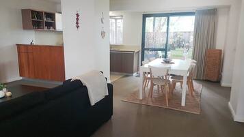 TV connectée, livres, vidéothÚque