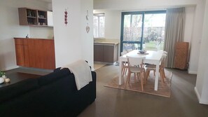 Smart-TV, Bücher, Videothek