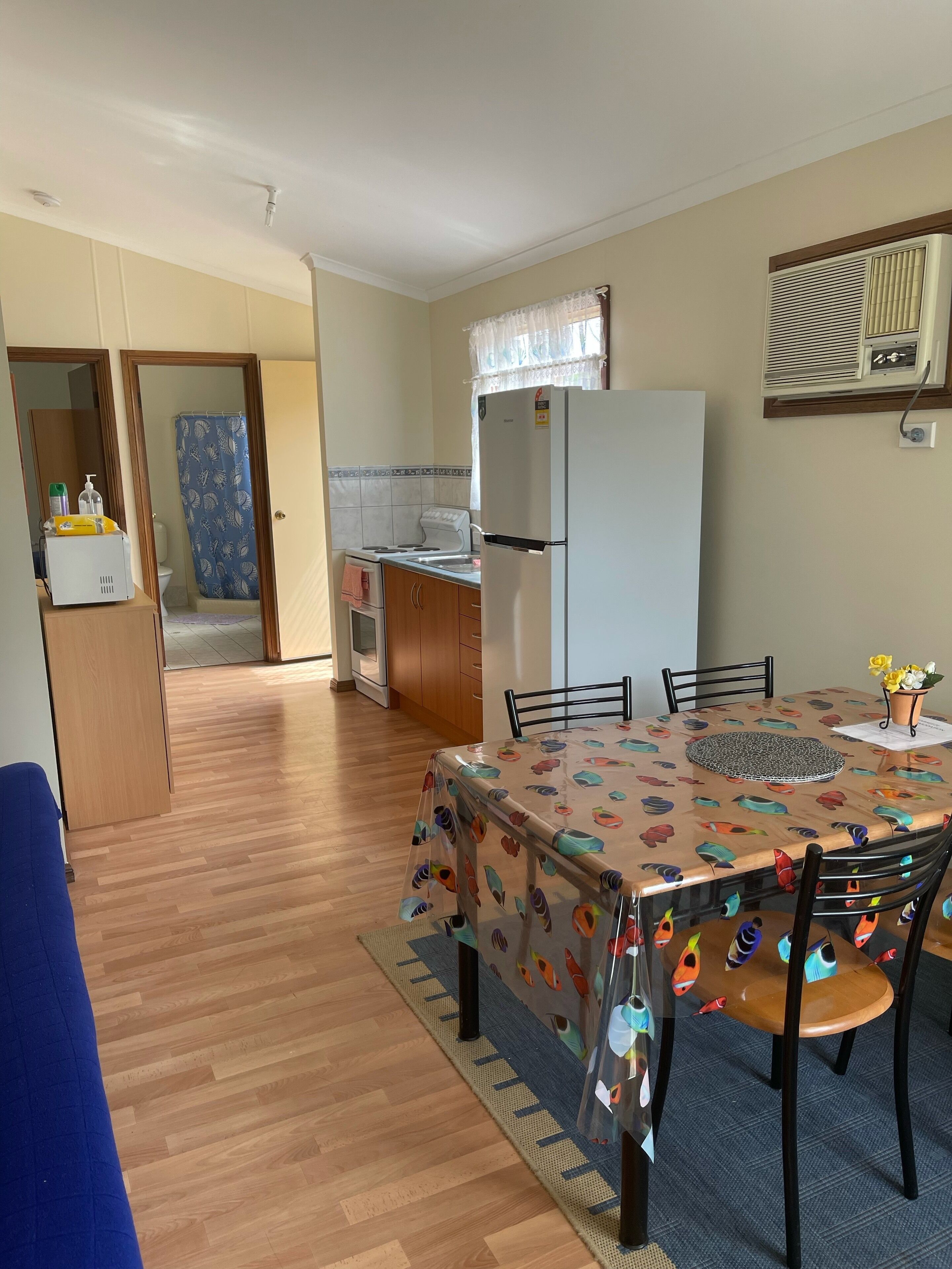 Seabreeze UNIT 1 & 2- Great location short walk to beach . Sleeps  4 people 