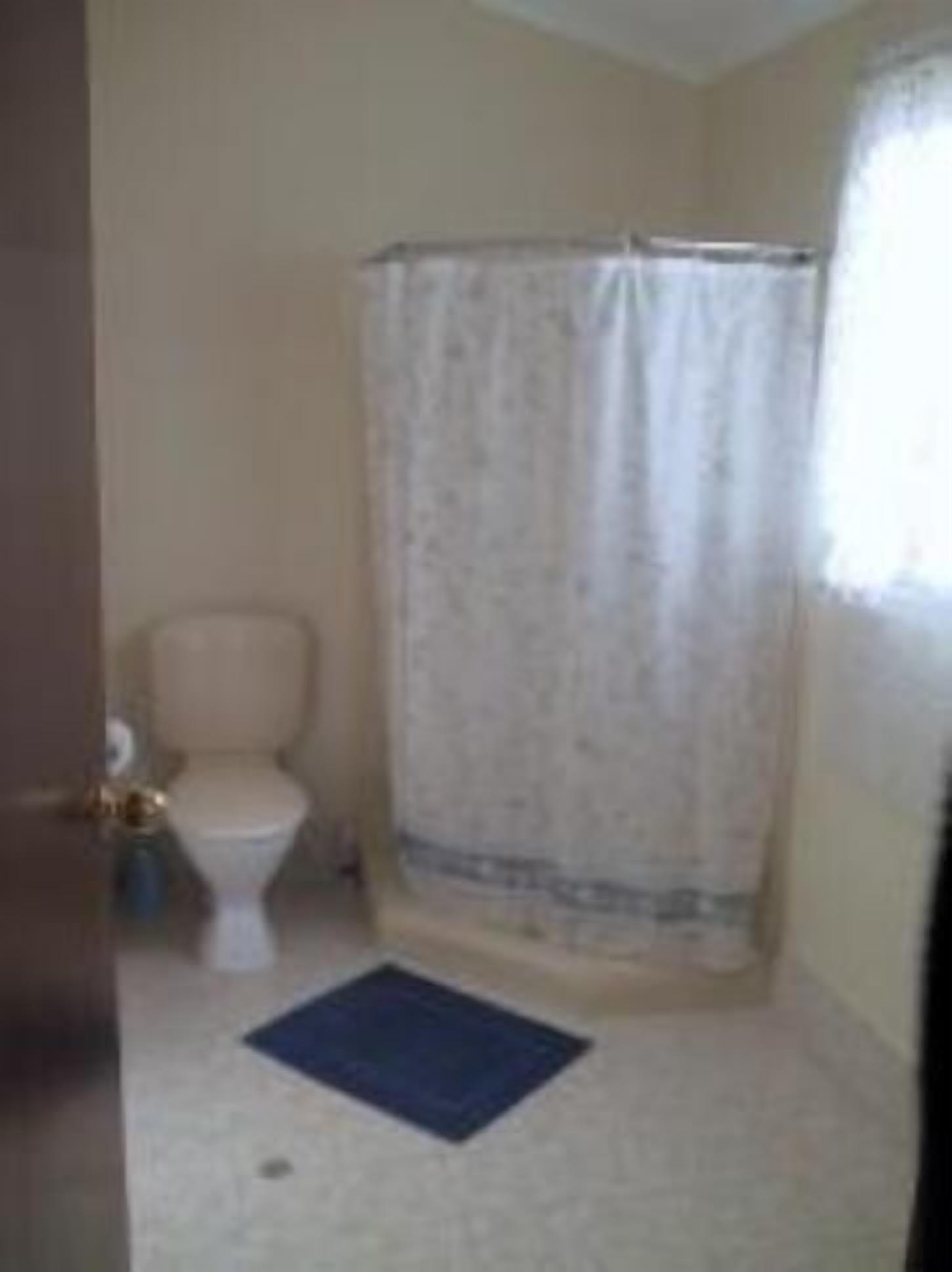 Seabreeze UNIT 1 & 2- Great location short walk to beach . Sleeps  4 people 