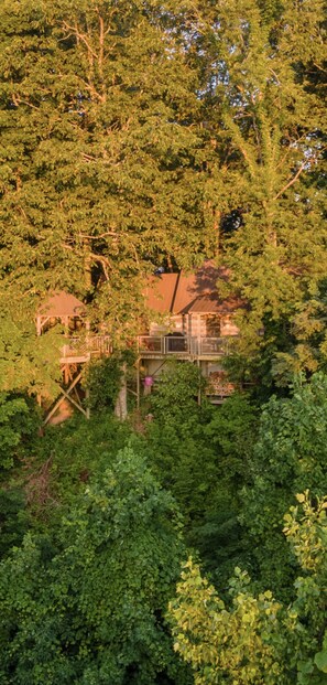 Property grounds - Romantic Getaway with real wood fireplace, Hot tub, Spectacular Mountain Views (Franklin)