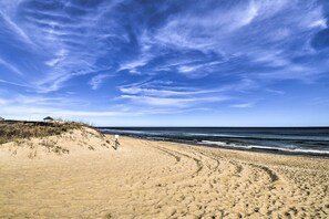 Beach nearby - Nags Head Cottage: Screened Porch, Walk to Beach! (Nags Head)