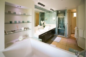 Duschwanne, Haartrockner, Bidet, Handtücher
