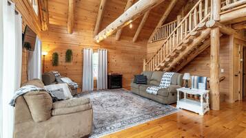 テレビ、暖炉、DVD プレーヤー、テーブルサッカー台