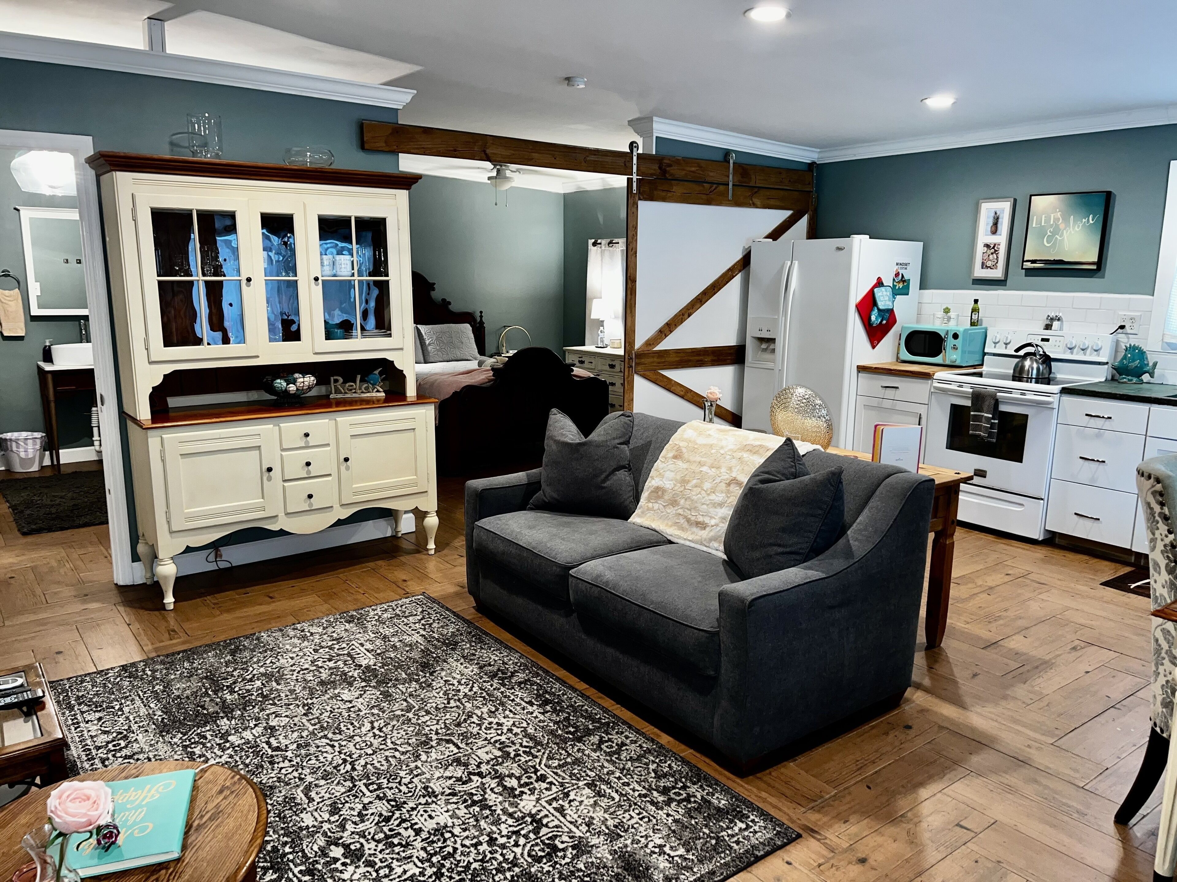 LowCountry Suite, Charleston’s Best Min’s Away!