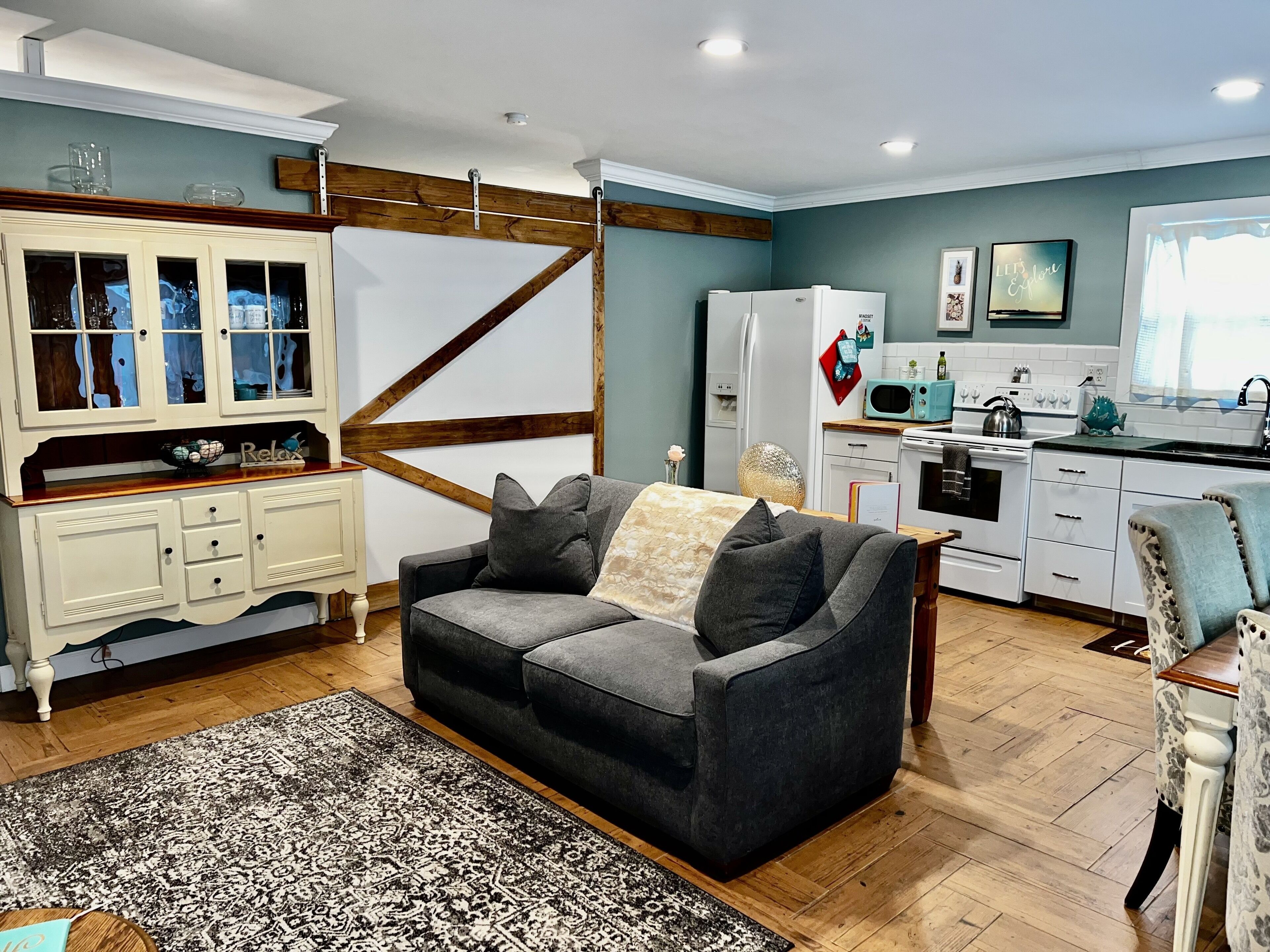 LowCountry Suite, Charleston’s Best Min’s Away!