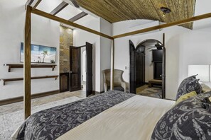 4 habitaciones, escritorio, tabla de planchar con plancha y wifi