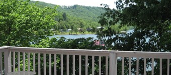 Lakefront Town Home Downtown Hiawassee