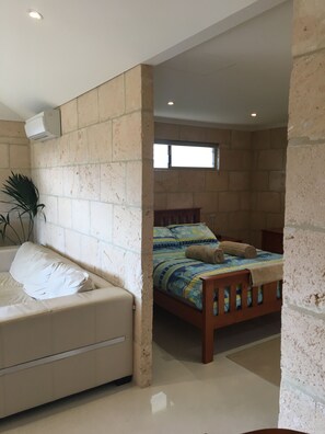 1 soverom, strykejern/-brett og sengetøy