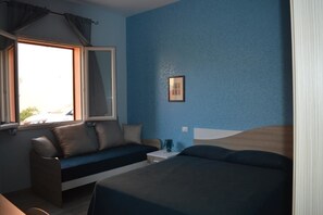 Triple Room | Egyptian cotton sheets, premium bedding, memory foam beds, desk