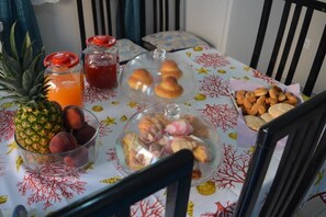 Free daily buffet breakfast