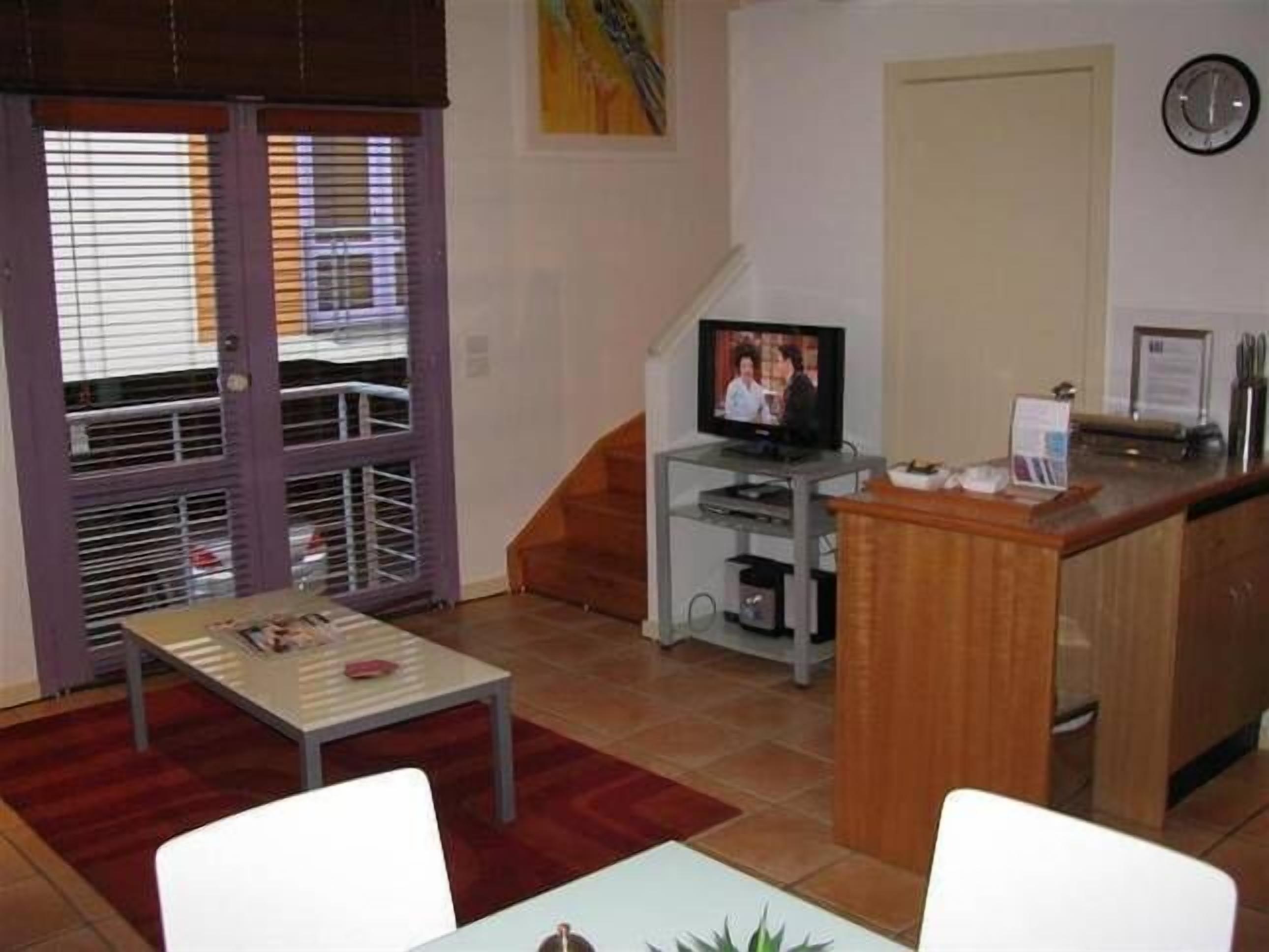 Lorne Beach Box Holidays - Cora Lynn Studio 24