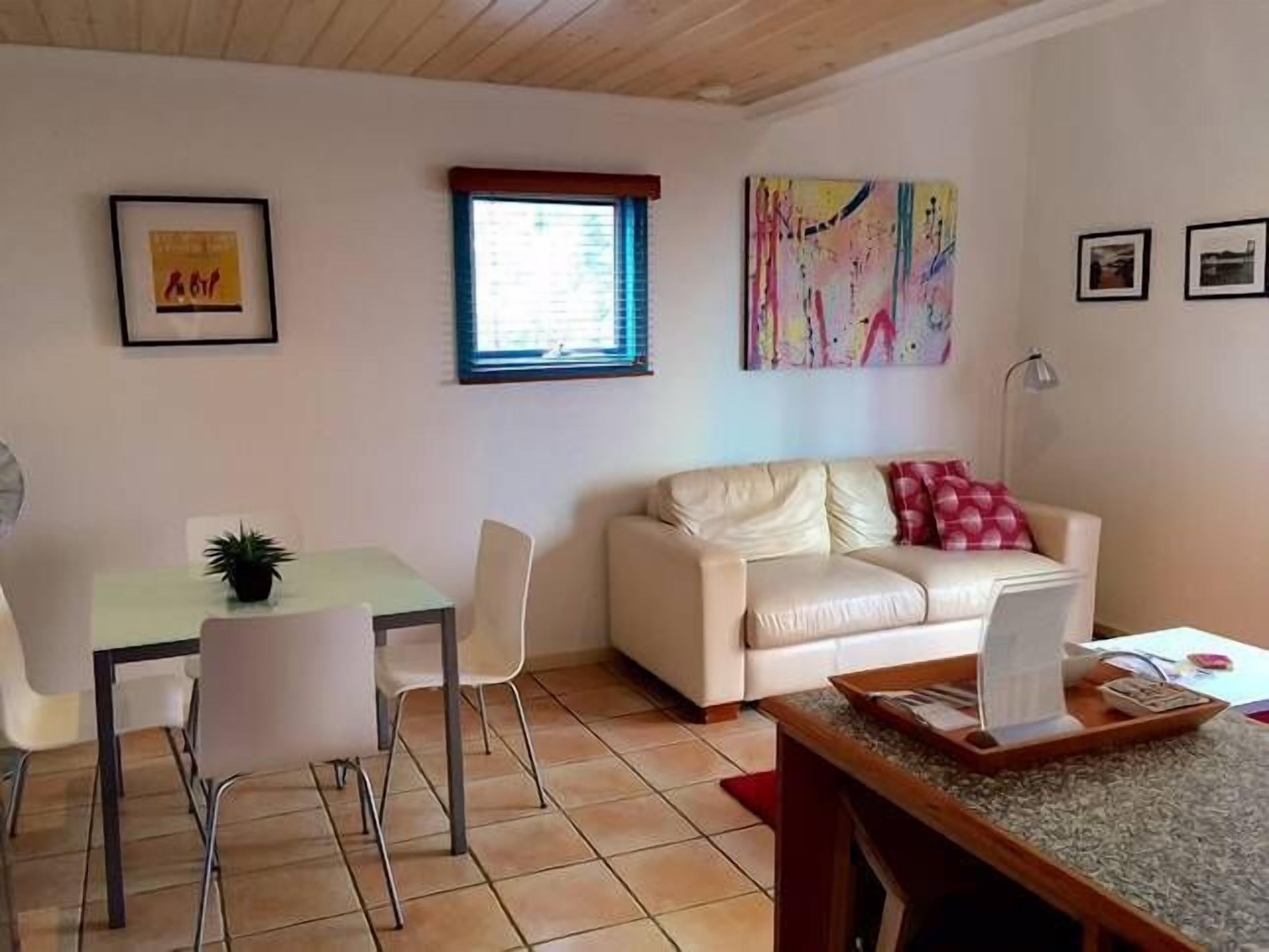 Lorne Beach Box Holidays - Cora Lynn Studio 24