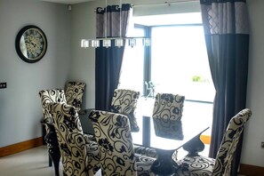 Dining - Modern Spacious home beside beach and golf (Enniscrone)
