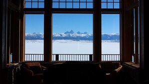 Unclassified image, 5 of 100, button - Luxury home with Stunning 4 Peak Views (Tetonia)