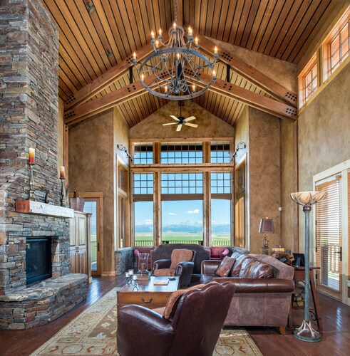 Luxury home with Stunning 4 Peak Views