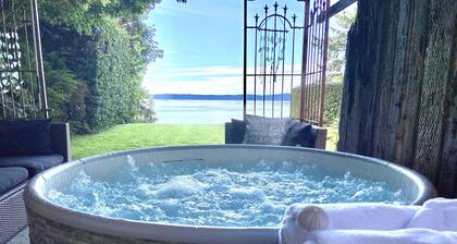 Stunning Water, Sunset and Sound View Getaway Suite with hot tub and firepit