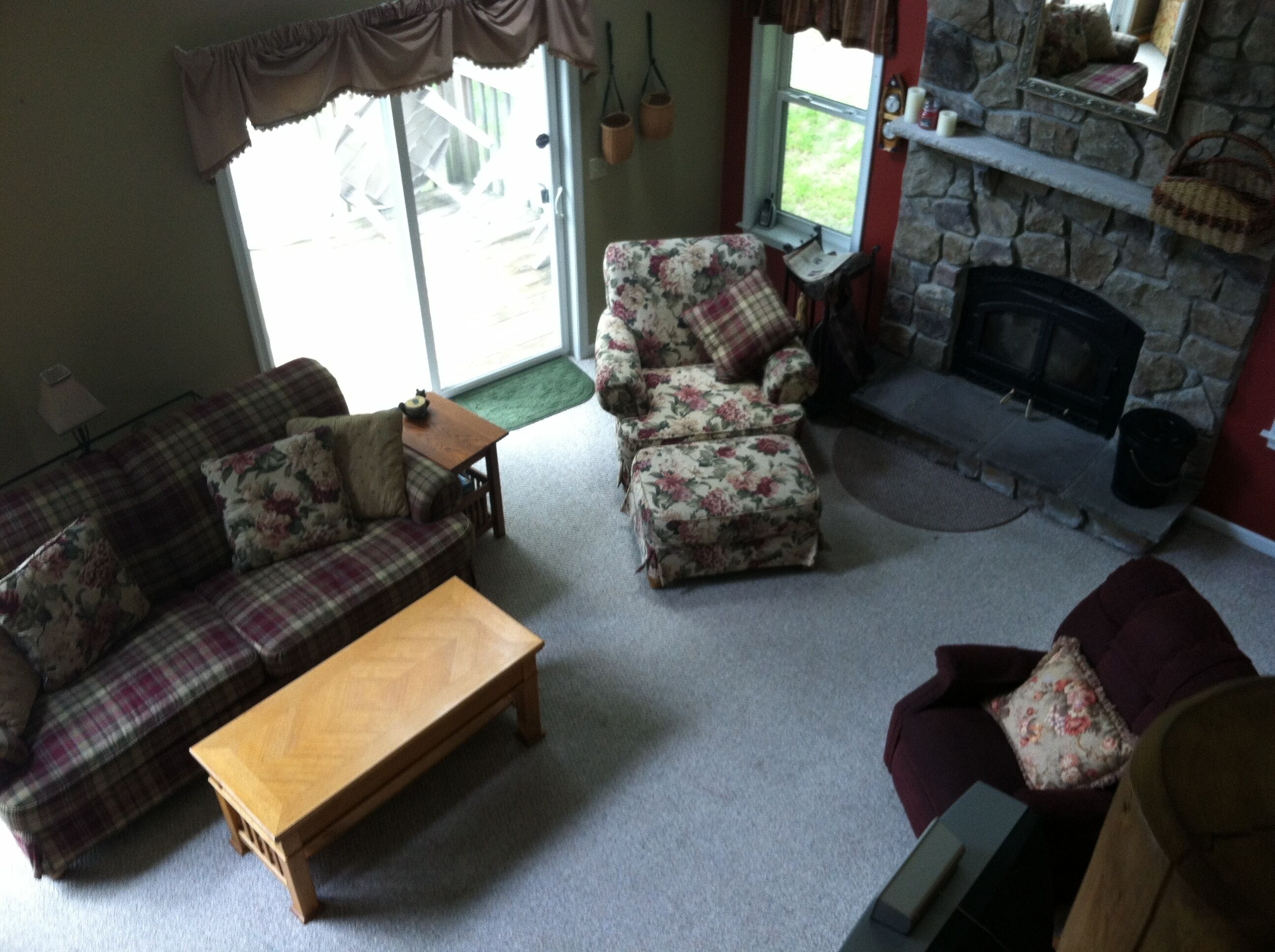 Masthope-LOG CHALET-On Ski Mountain,near DelawareRiver/Pool/Lake-4Br/3B/sleeps12