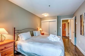 2 bedrooms, iron/ironing board, free WiFi, bed sheets - Greystone Lodge 221 Ski-in/Out by Acer Vacations (Whistler)