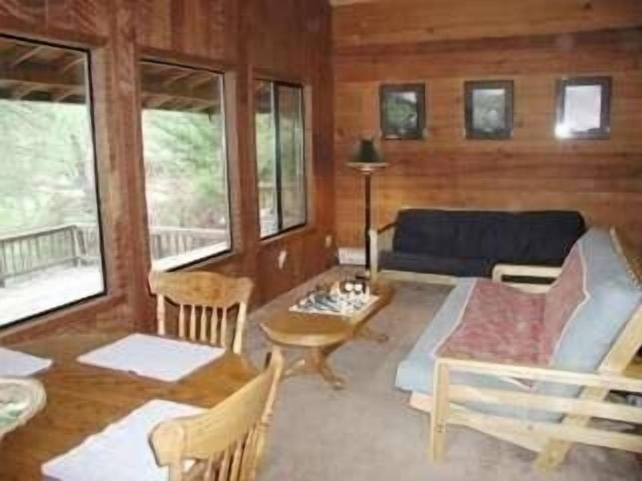 Trinity River Cabin, Willow Creek