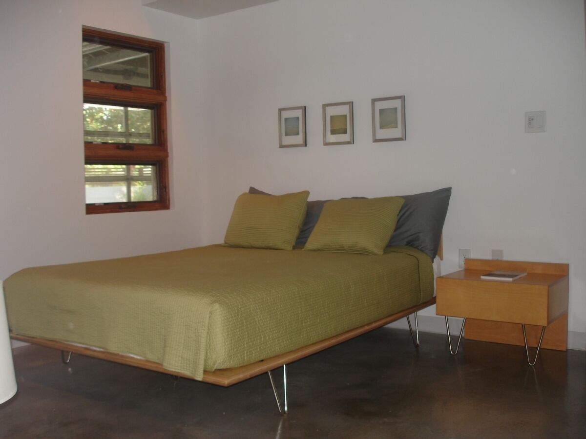 Modernist Home, Private Pool open year round, 2 Blocks to Beach