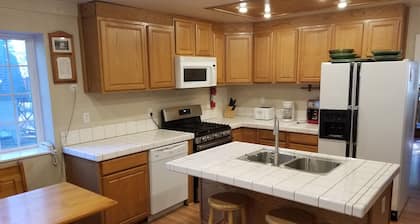 Pinecrestarearentals#16 9/5-12/10 no holidays book 2 nights get 3rd night free.