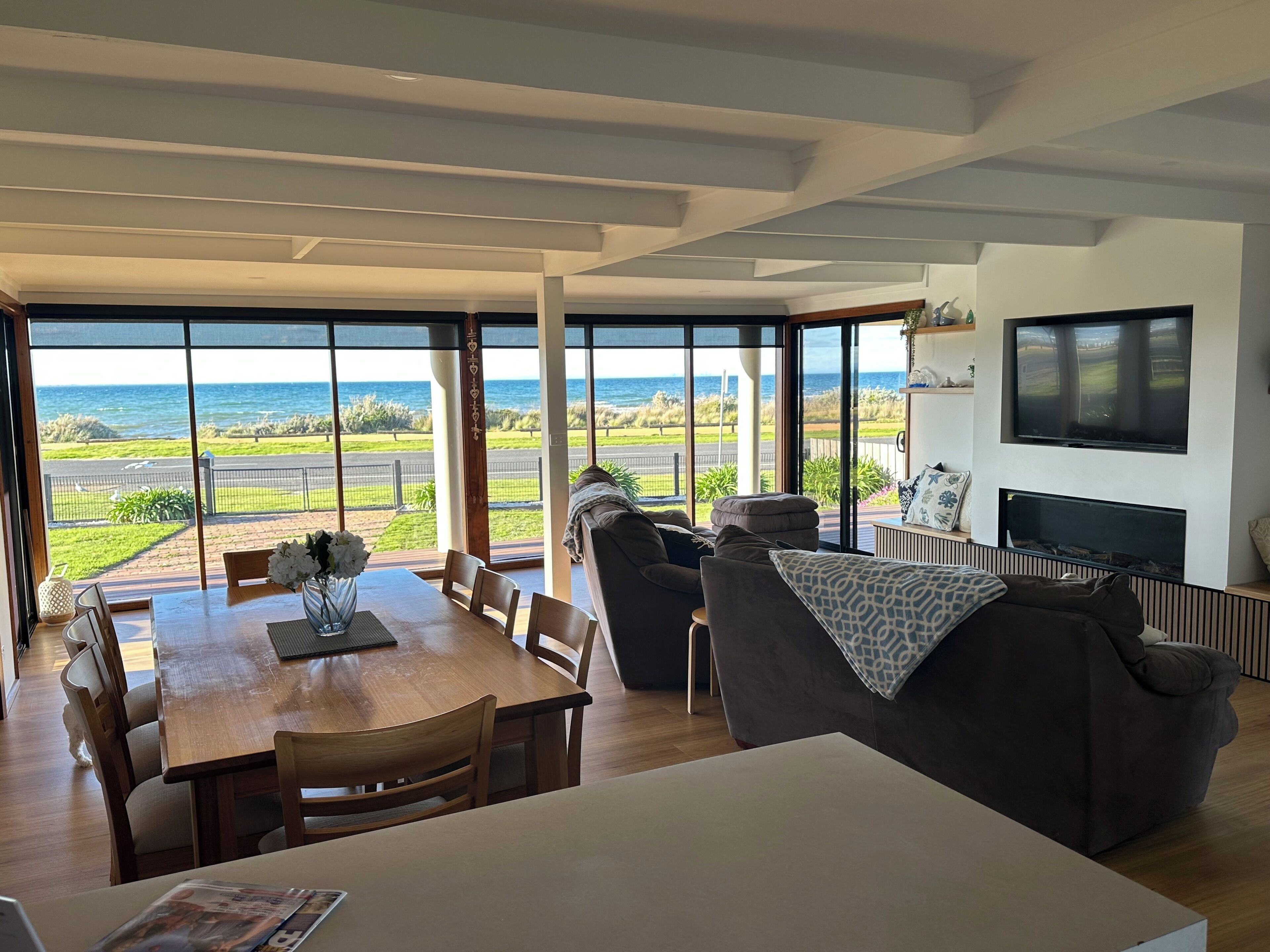 Smart TV, fireplace, stereo