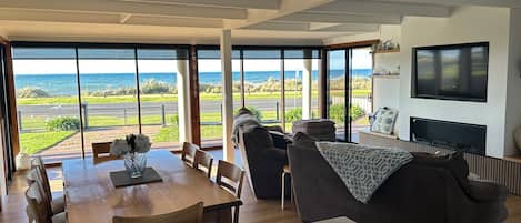 Smart TV, fireplace, stereo