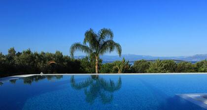 Luxueuse Villa "Livadia" pour 10-12 personnes, avec grande piscine