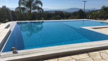 An infinity pool