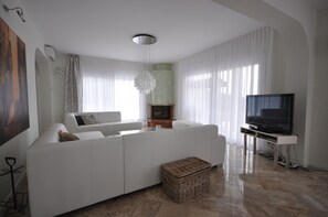Smart TV, fireplace, DVD player, books - Luxurious Mediterranean Villa with Infinity Swimmingpool and Maximum Privacy   (Kantia)