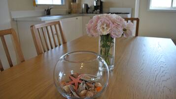 KylskÄp, mikrovÄgsugn, ugn och spishÀll