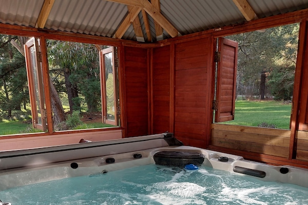 5 Seater spa with 2 recliners.