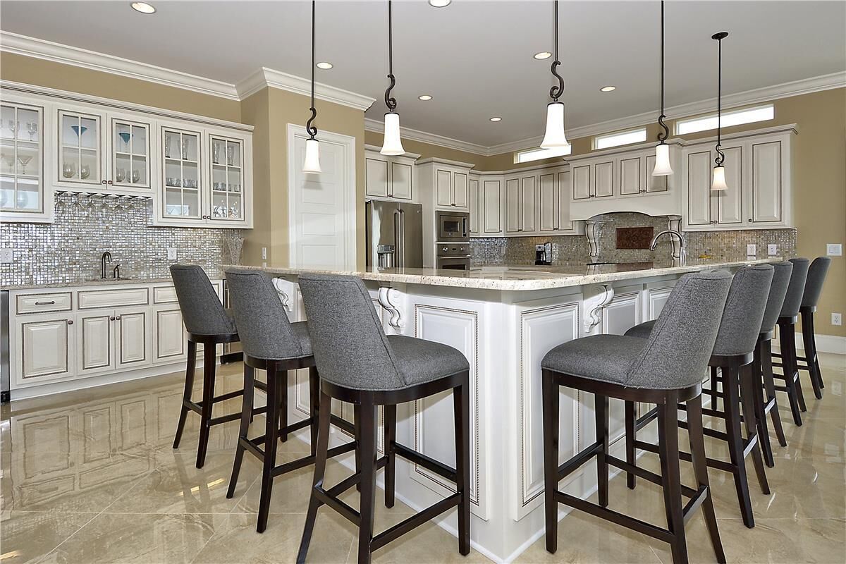 Luxurious Oceanfront Home With Swimming Pool, Hot Tub, Elevator & Movie Theater