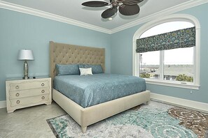 8 Schlafzimmer, Bügeleisen/Bügelbrett, WLAN