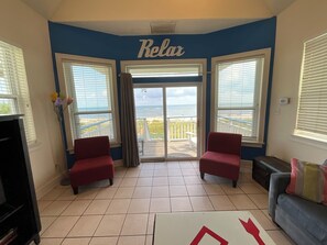 Smart TV, DVD player, books, video library - Beach Front Single House - 6 Person Hot Tub - Great views with Affordable Rate! (St George Island)