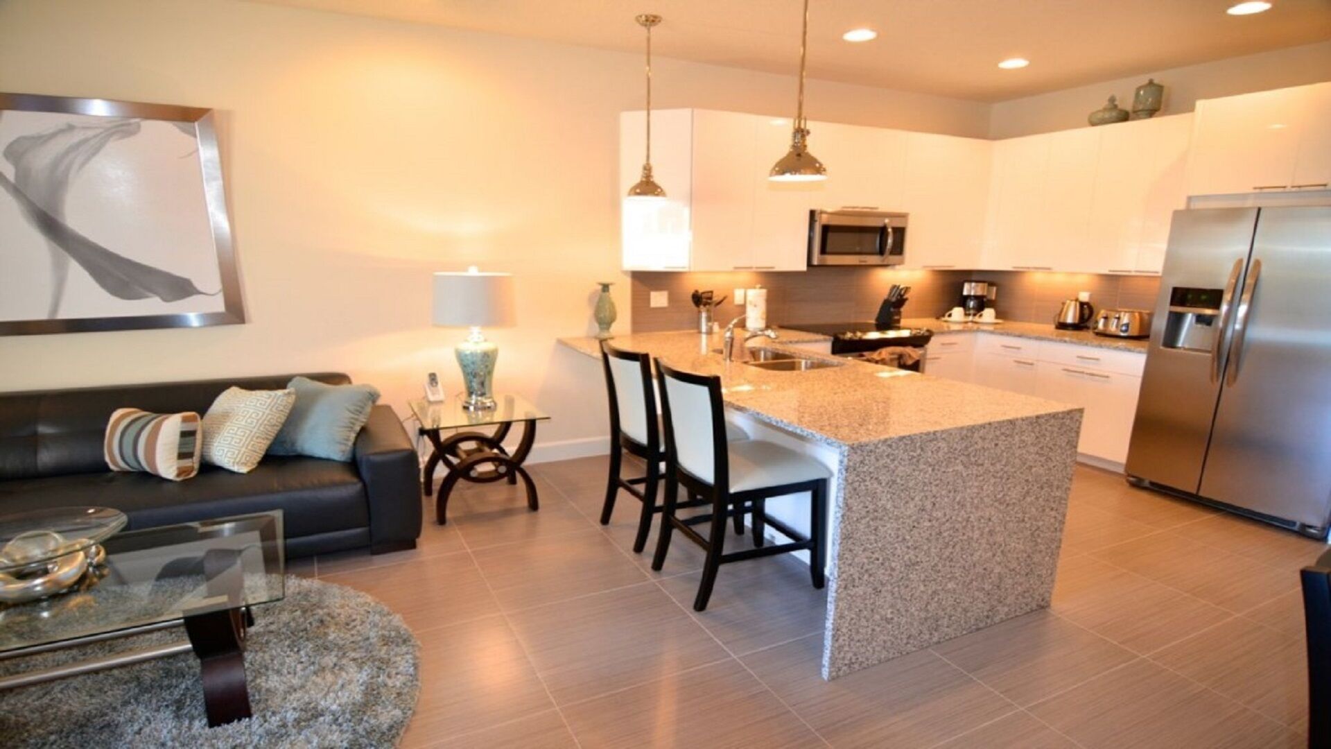 Stylish 3 bed 3 bath pool home with south-facing dip pool, Disney 9 miles!