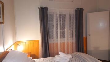 2 Schlafzimmer, Schreibtisch, Bügeleisen/Bügelbrett, kostenloses WLAN