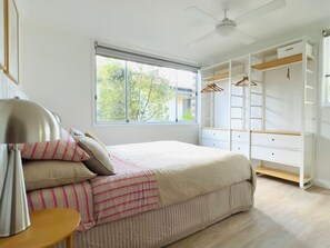 2 bedrooms, desk, iron/ironing board, travel cot