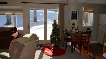 TV connectée, cheminée, chaßne hi-fi