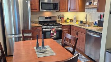 冰箱、微波炉、烤箱、炉灶